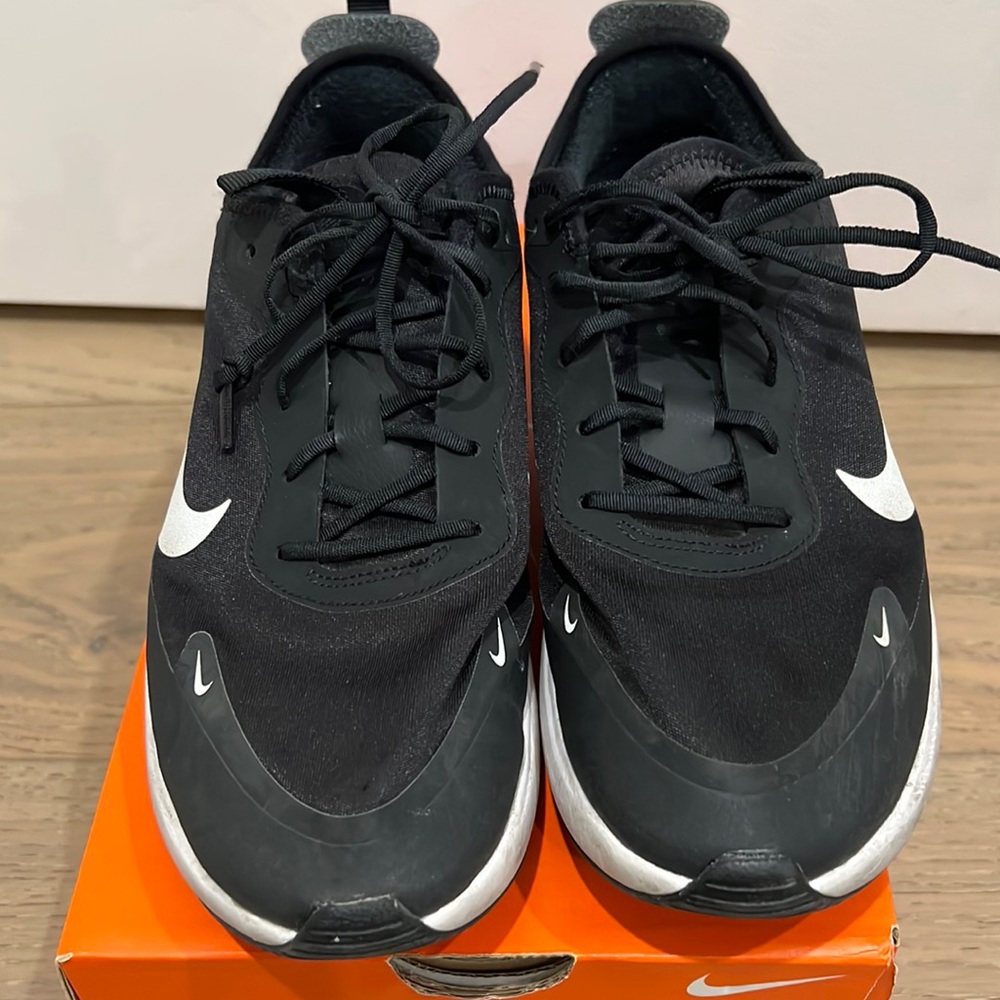 Women’s Black Nike Airmax